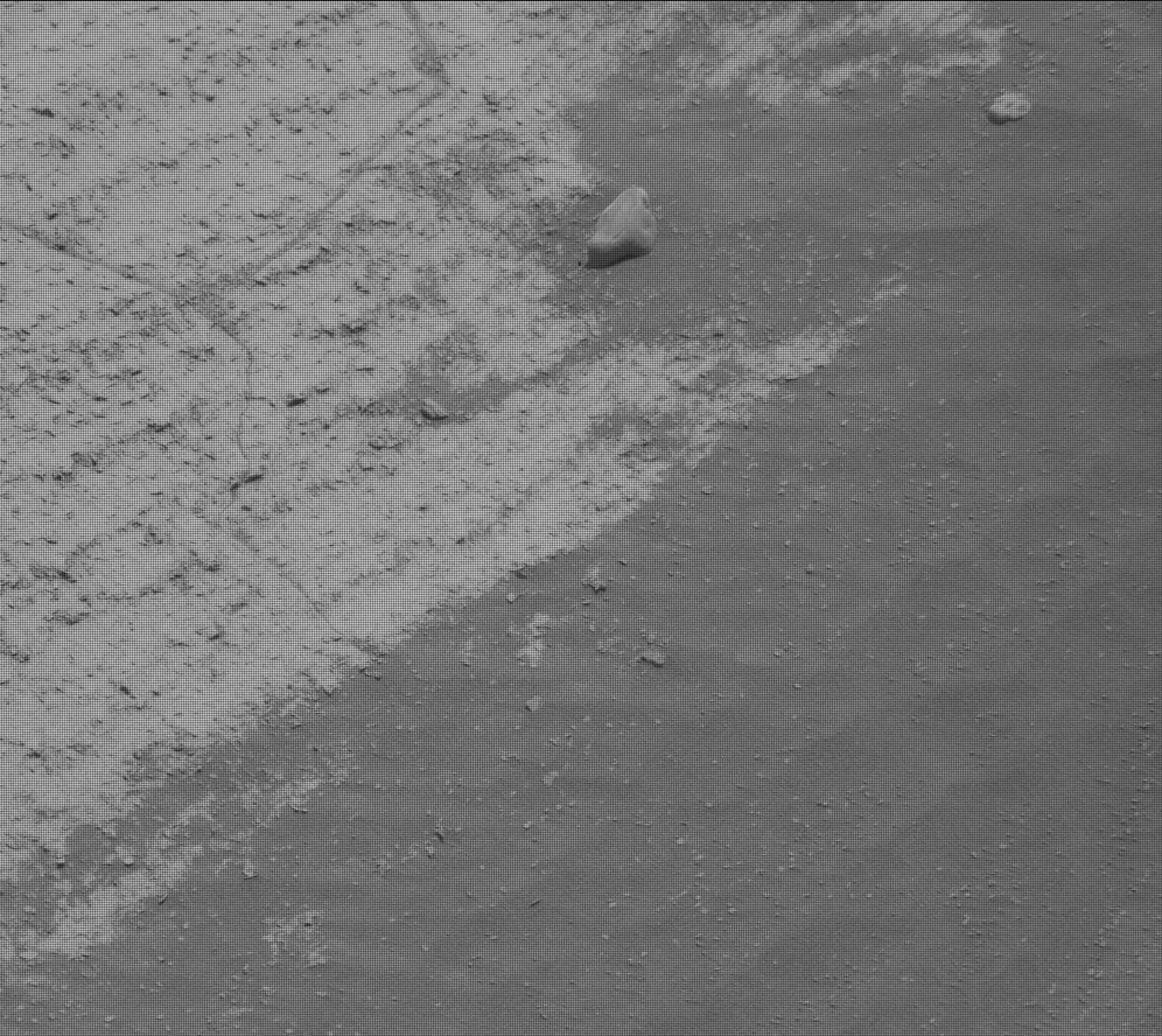 Mars image captured by MAST_RIGHT on Curiosity