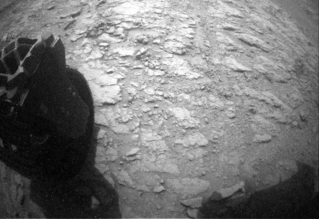 Foto de Marte da câmera RHAZ_LEFT_B