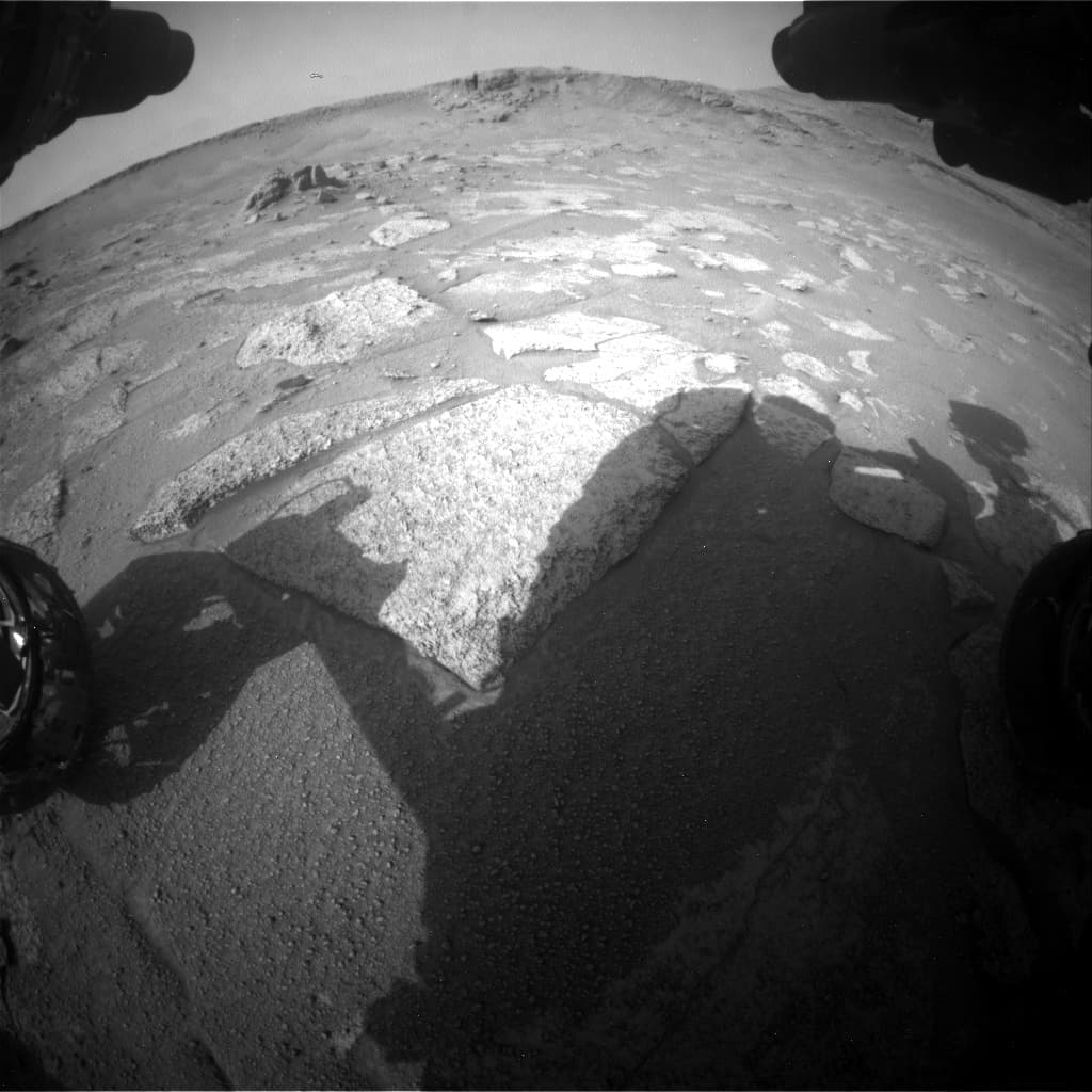 Foto de Marte da câmera FHAZ_RIGHT_B