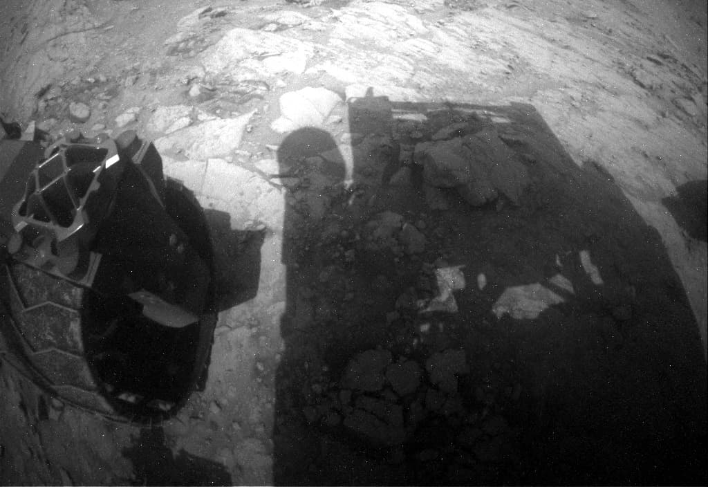 Foto de Marte da câmera RHAZ_LEFT_B