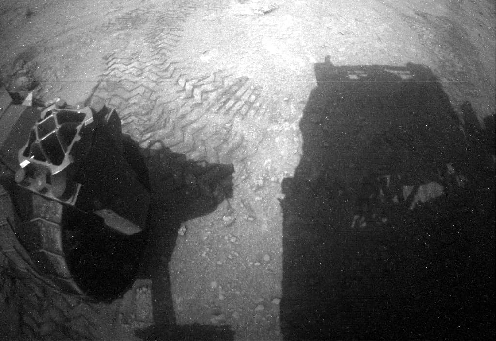 Foto de Marte da câmera RHAZ_LEFT_B