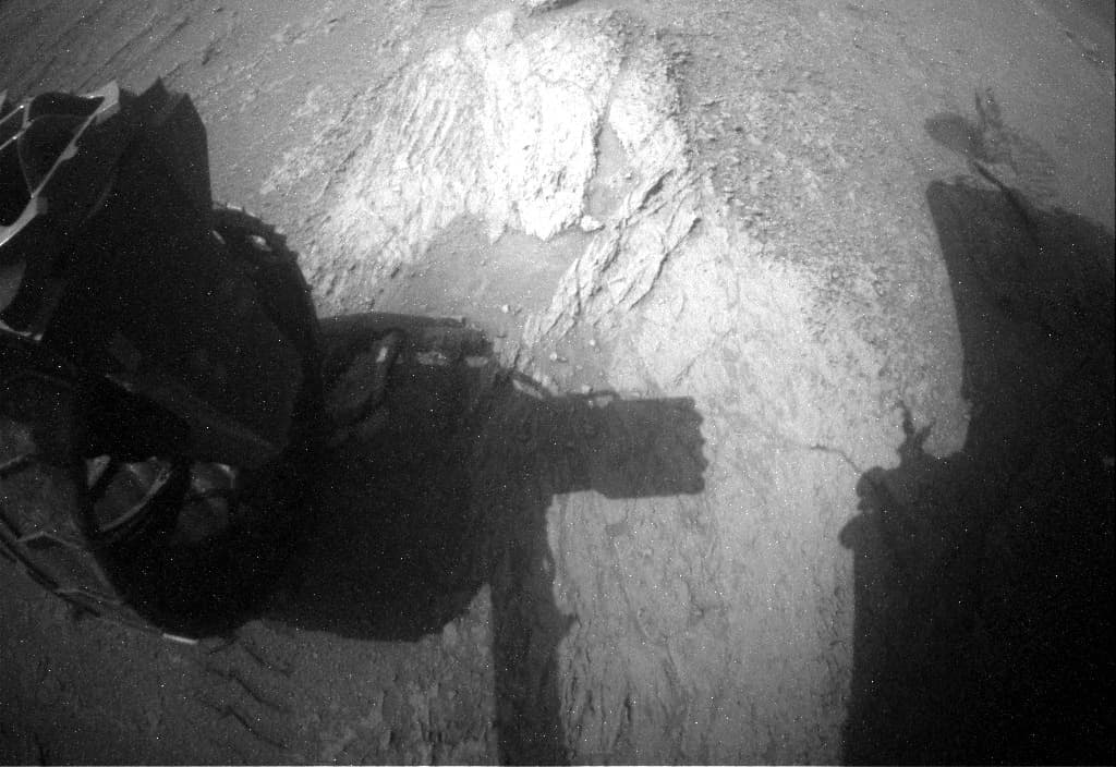 Foto de Marte da câmera RHAZ_LEFT_B