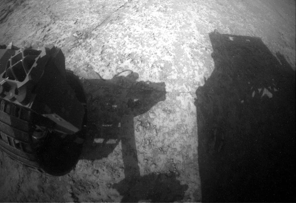 Foto de Marte da câmera RHAZ_LEFT_B