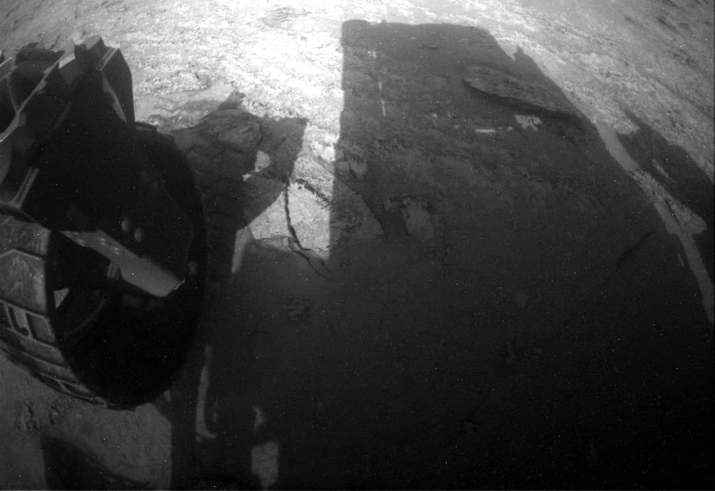 Foto de Marte da câmera RHAZ_LEFT_B