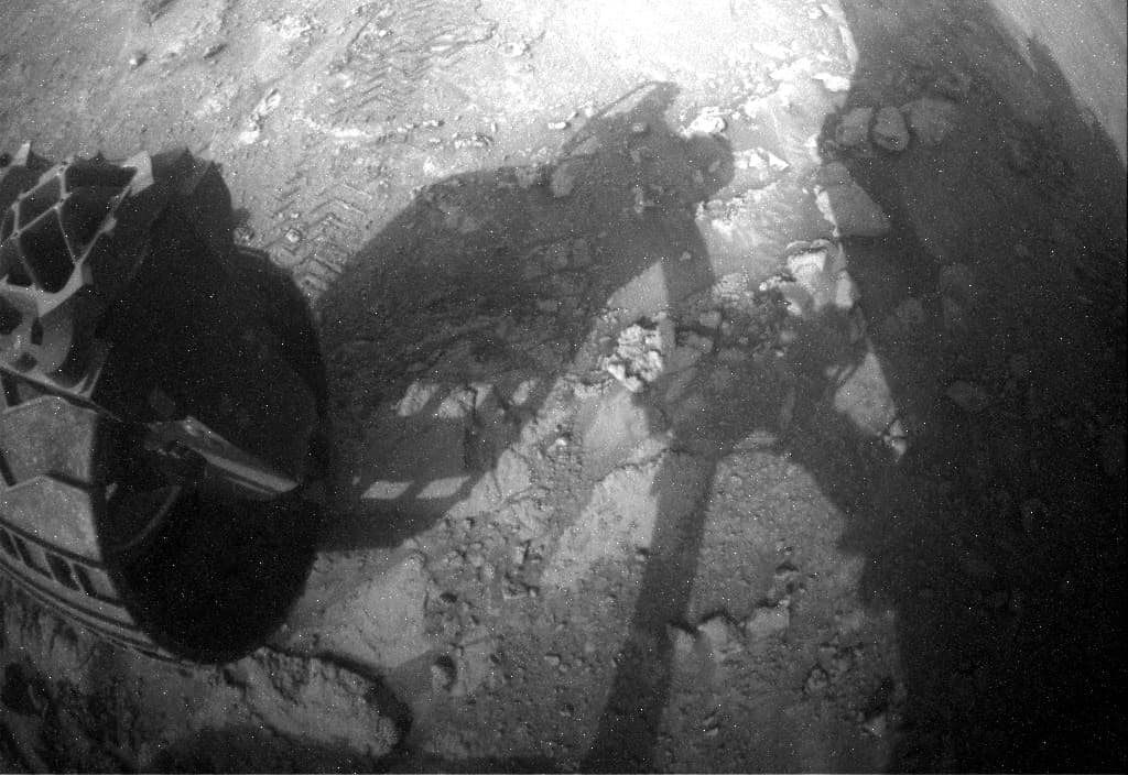 Foto de Marte da câmera RHAZ_LEFT_B