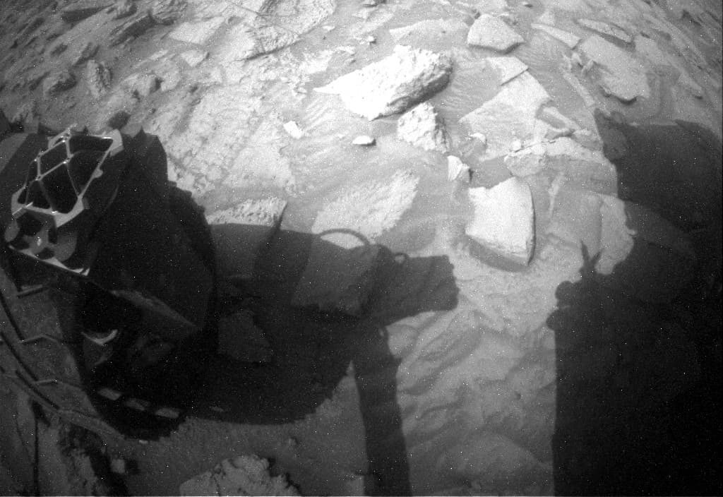 Foto de Marte da câmera RHAZ_LEFT_B