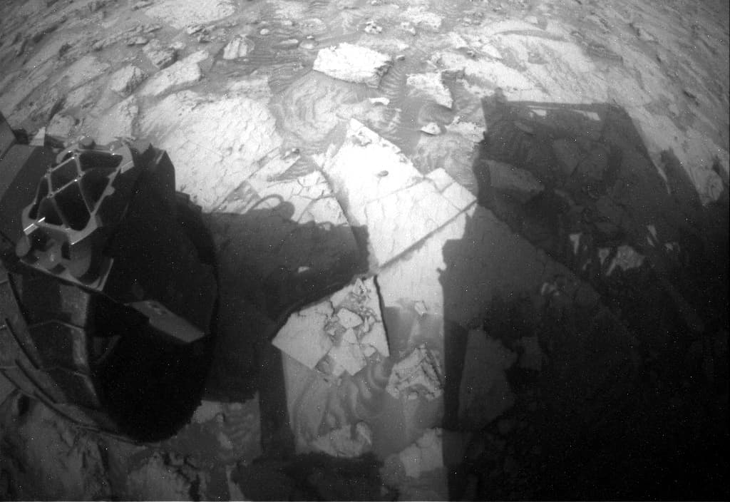 Foto de Marte da câmera RHAZ_LEFT_B