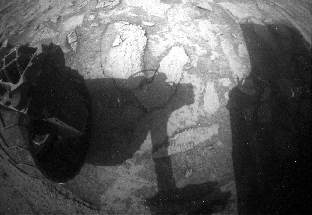 Foto de Marte da câmera RHAZ_LEFT_B