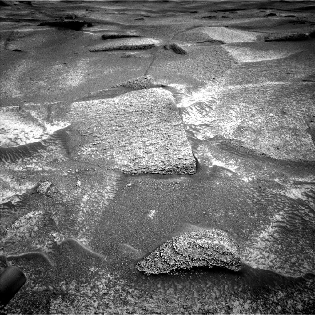 Mars image captured by NAV_LEFT_B on Curiosity