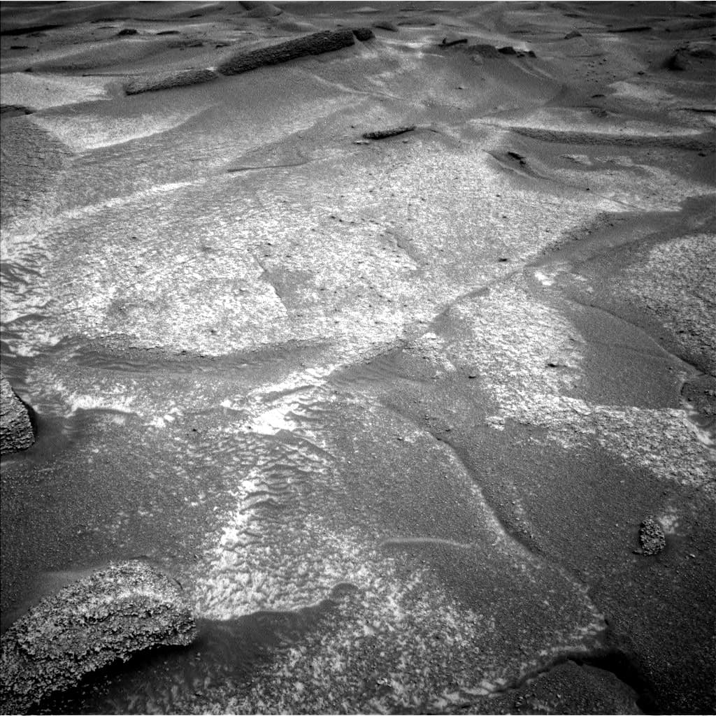 Mars image captured by NAV_LEFT_B on Curiosity