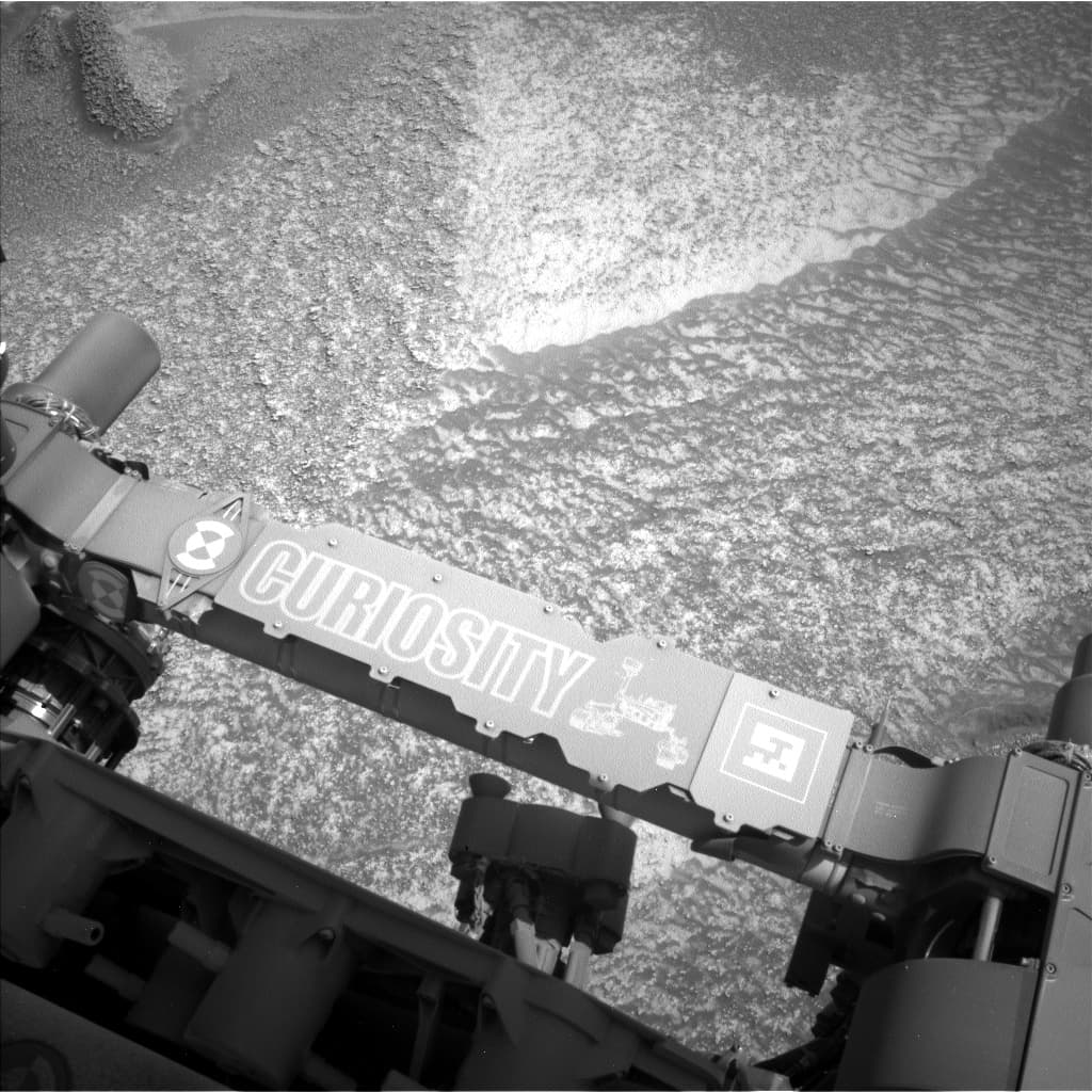 Mars image captured by NAV_LEFT_B on Curiosity