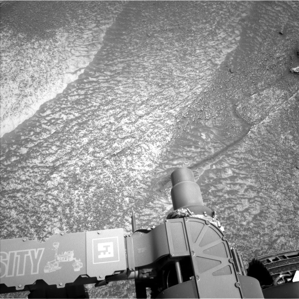 Mars image captured by NAV_LEFT_B on Curiosity