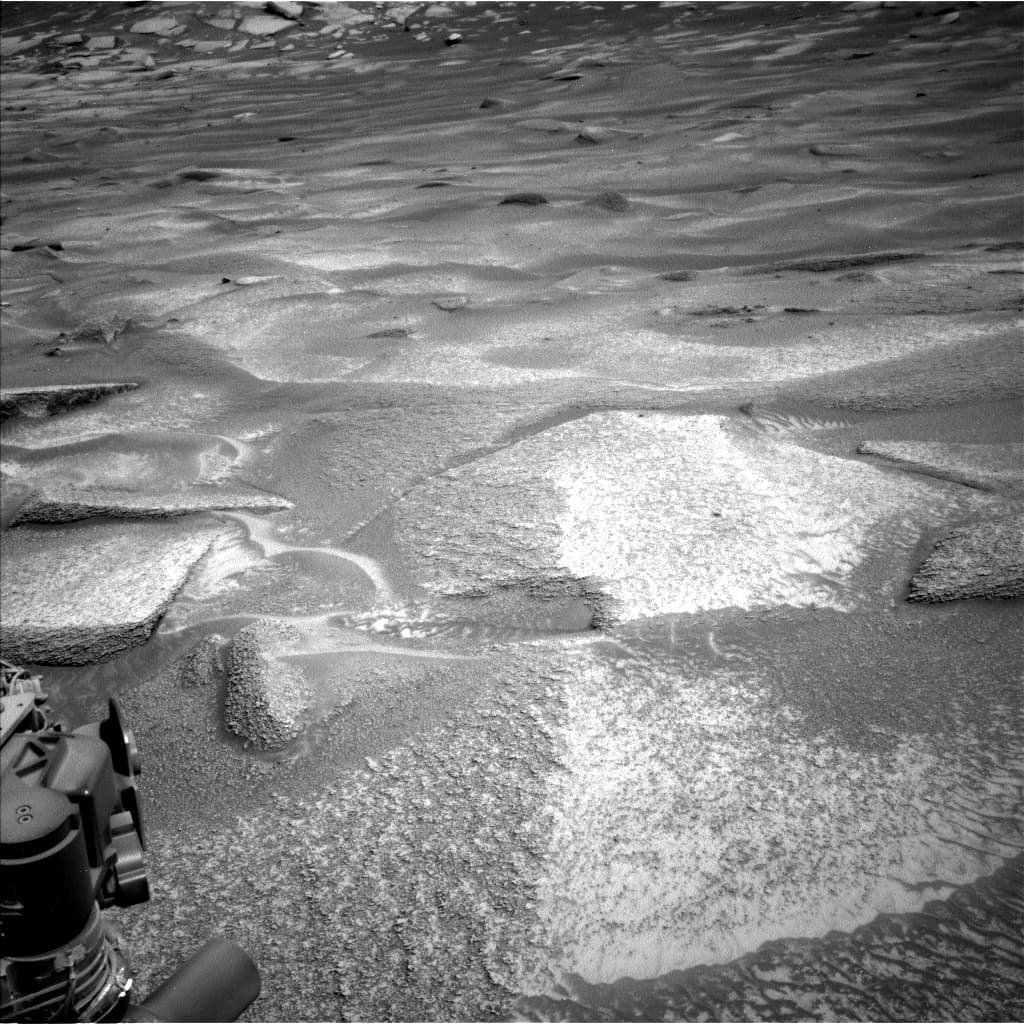 Mars image captured by NAV_LEFT_B on Curiosity