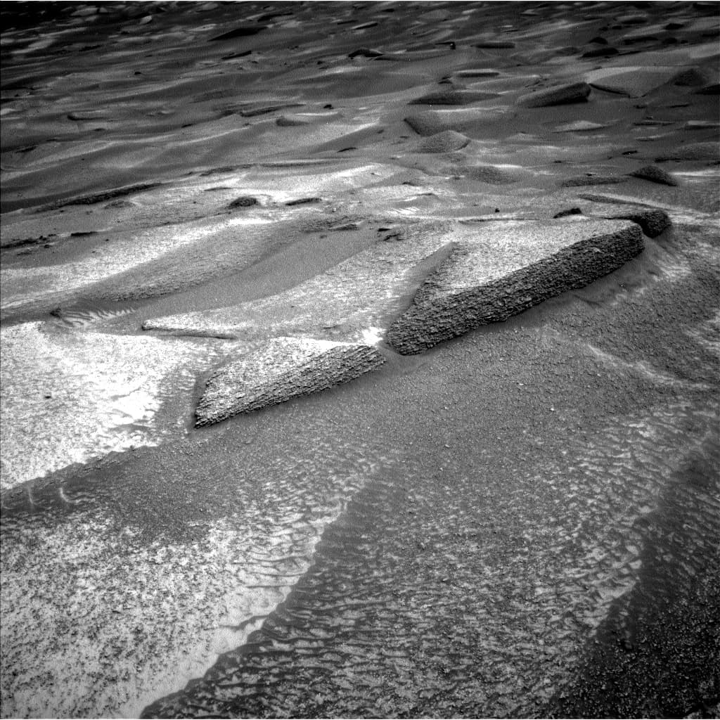 Mars image captured by NAV_LEFT_B on Curiosity