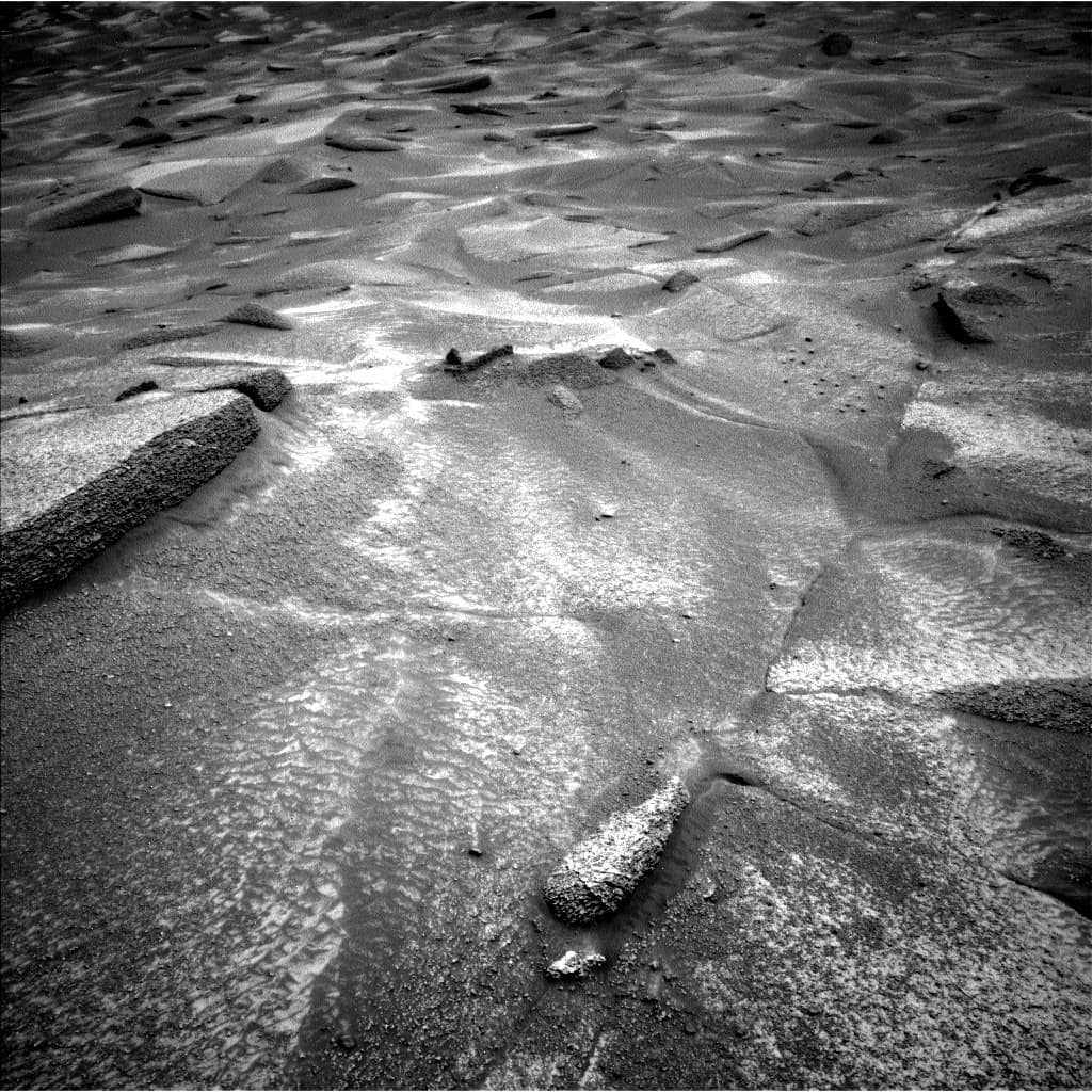 Mars image captured by NAV_LEFT_B on Curiosity