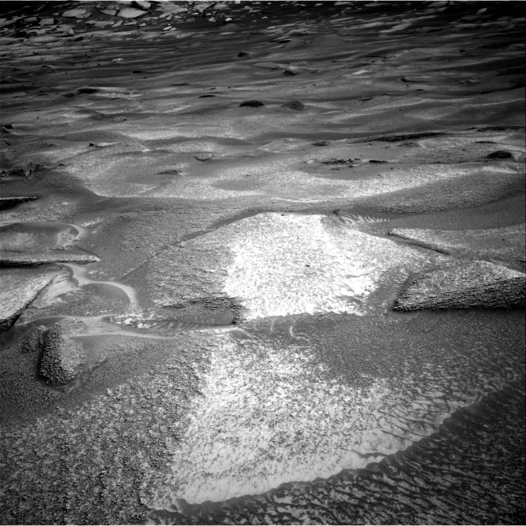 Mars image captured by NAV_RIGHT_B on Curiosity
