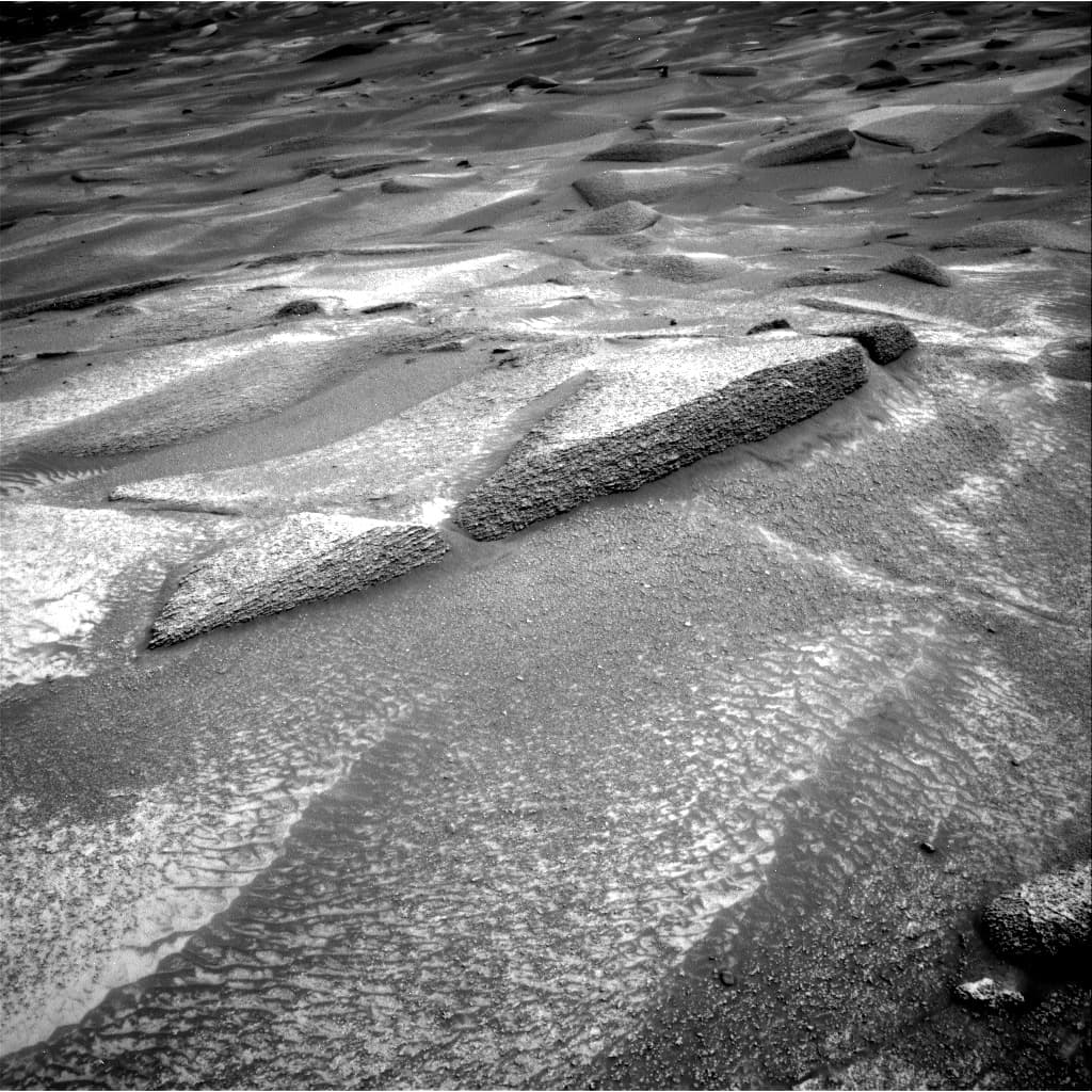 Mars image captured by NAV_RIGHT_B on Curiosity