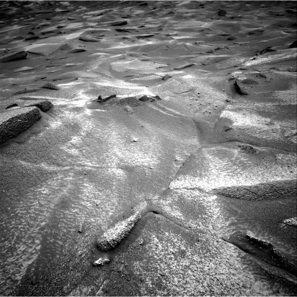 Mars image captured by NAV_RIGHT_B on Curiosity