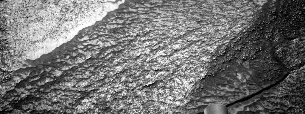 Mars image captured by NAV_LEFT_B on Curiosity