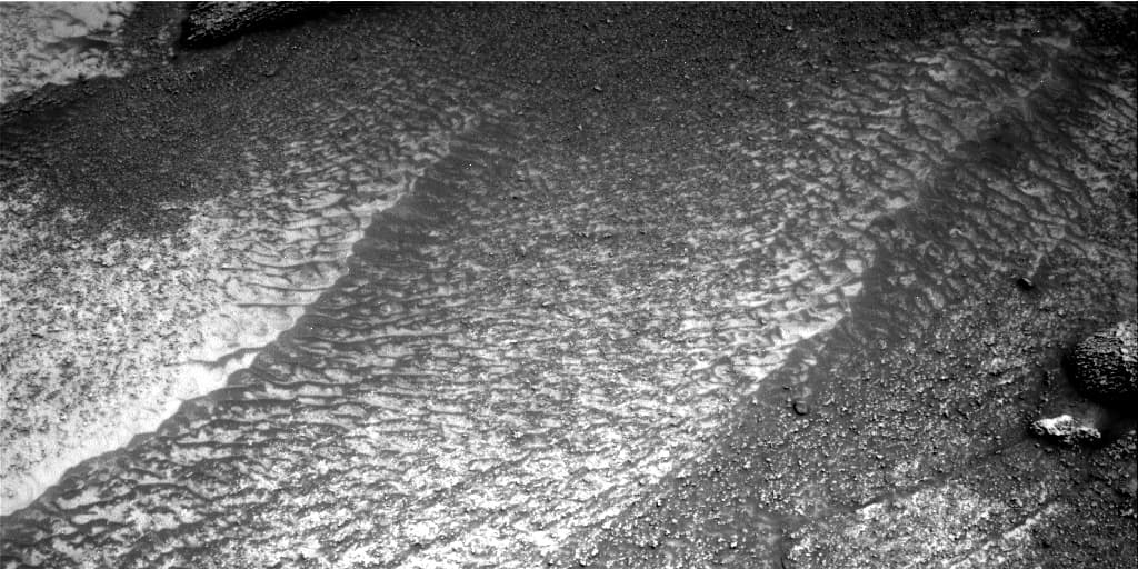 Mars image captured by NAV_RIGHT_B on Curiosity