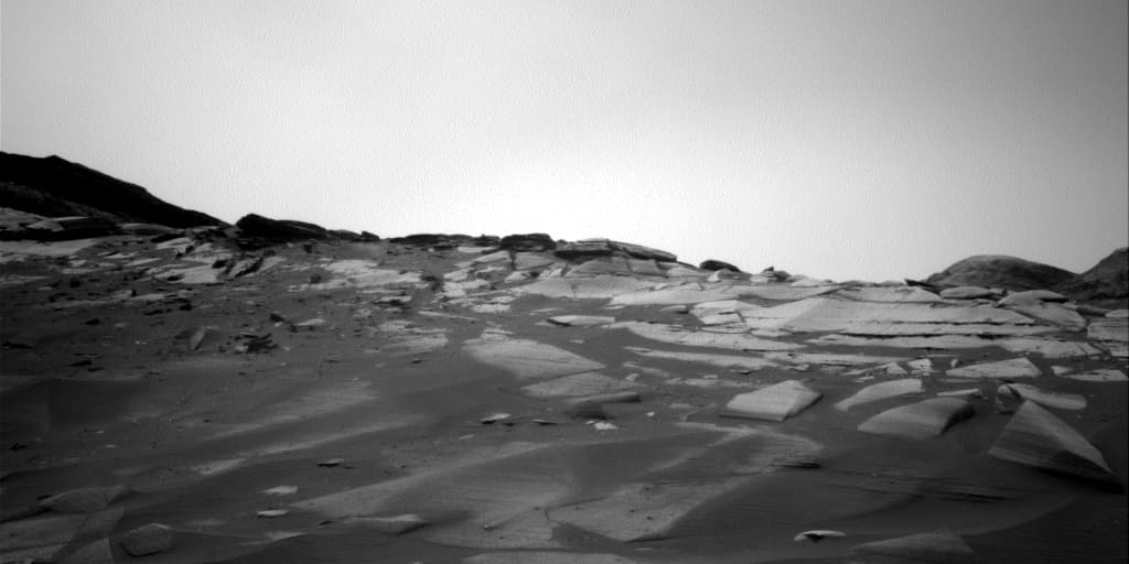 Mars image captured by NAV_RIGHT_B on Curiosity