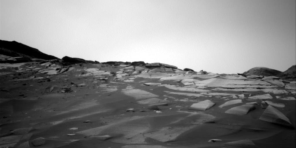 Mars image captured by NAV_RIGHT_B on Curiosity
