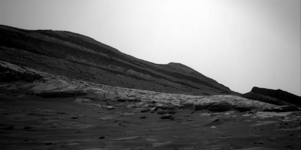 Mars image captured by NAV_RIGHT_B on Curiosity