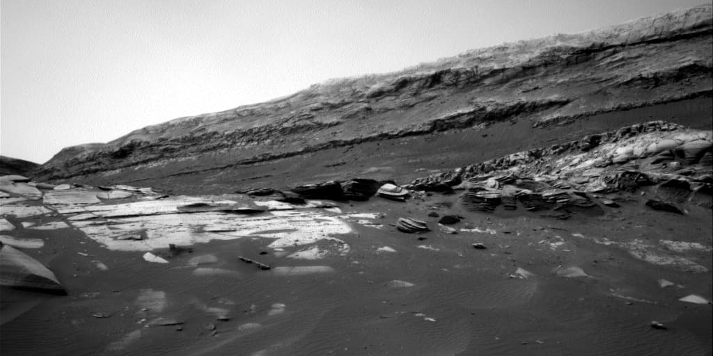 Mars image captured by NAV_RIGHT_B on Curiosity