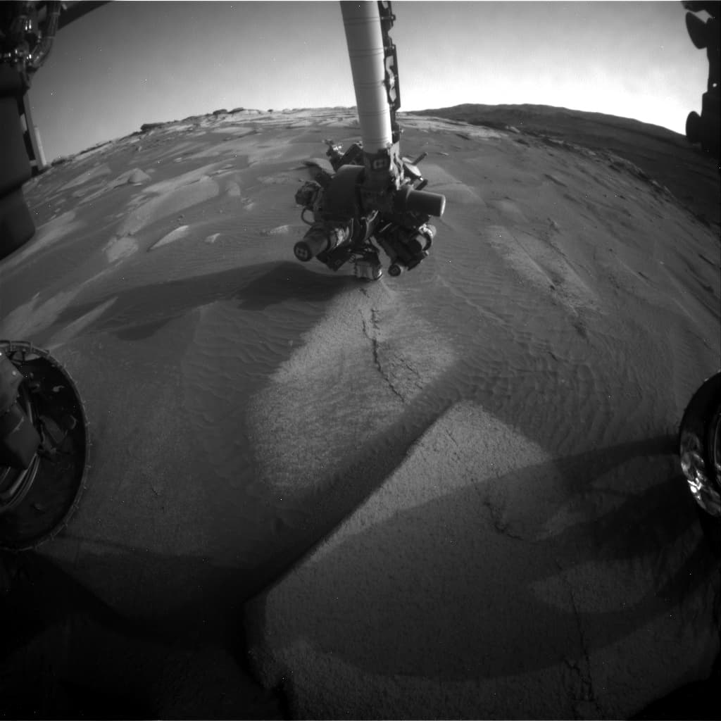 Mars image captured by FHAZ_LEFT_B on Curiosity