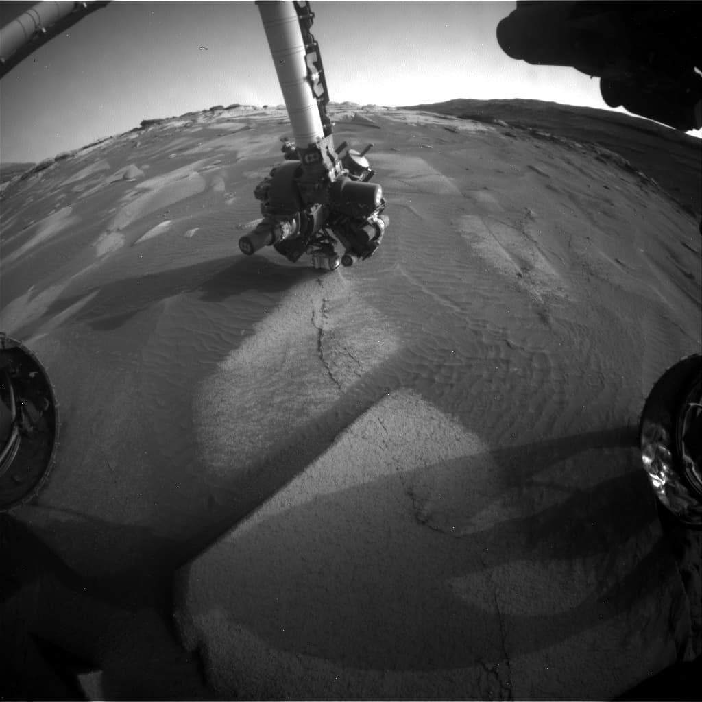 Mars image captured by FHAZ_RIGHT_B on Curiosity