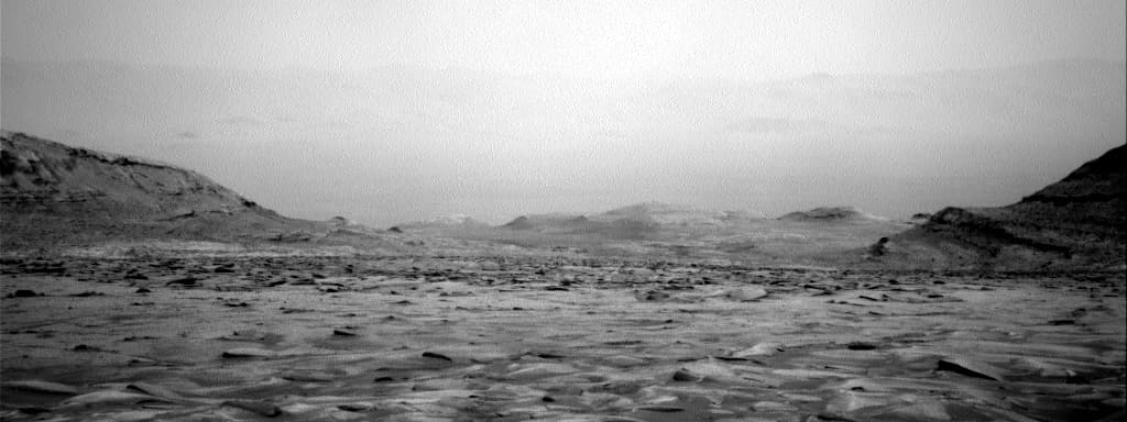 Mars image captured by NAV_RIGHT_B on Curiosity