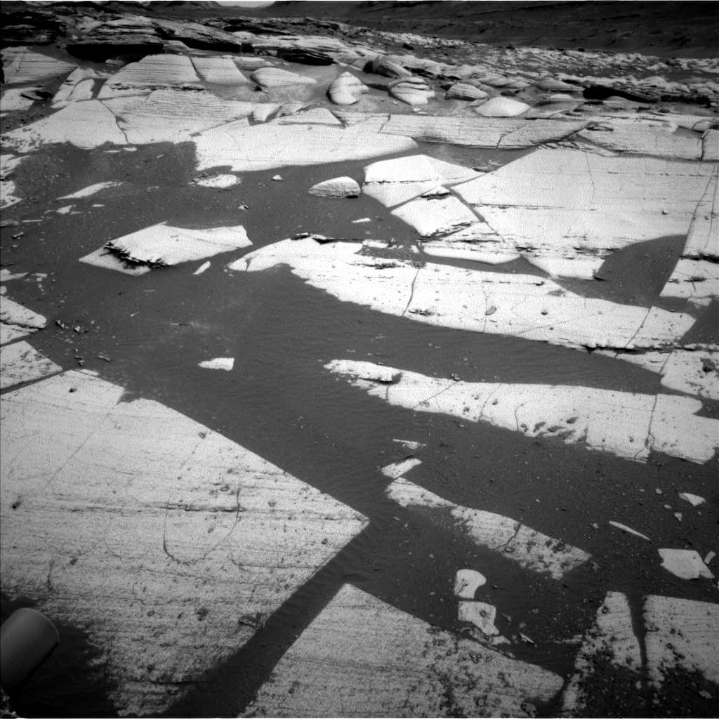Mars image captured by NAV_LEFT_B on Curiosity