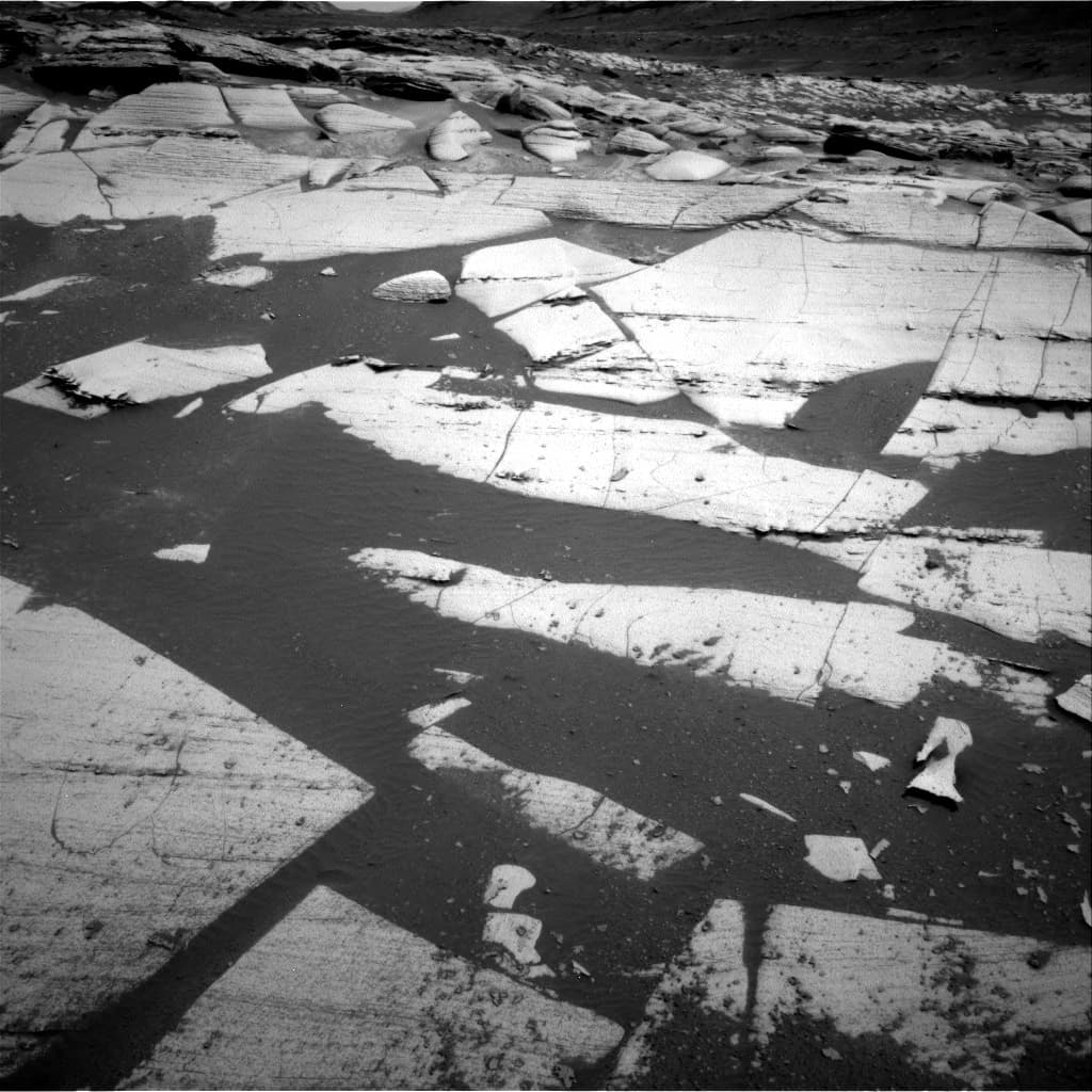Mars image captured by NAV_RIGHT_B on Curiosity