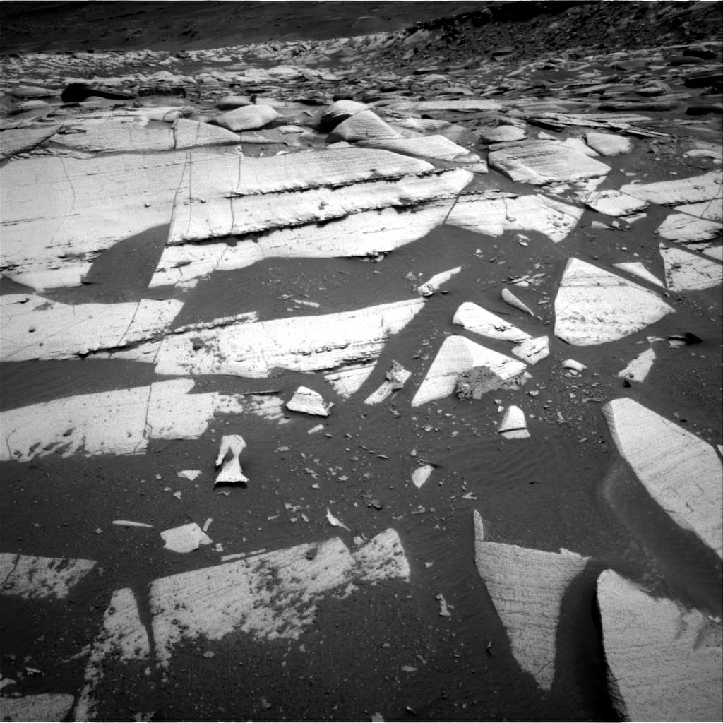 Mars image captured by NAV_RIGHT_B on Curiosity