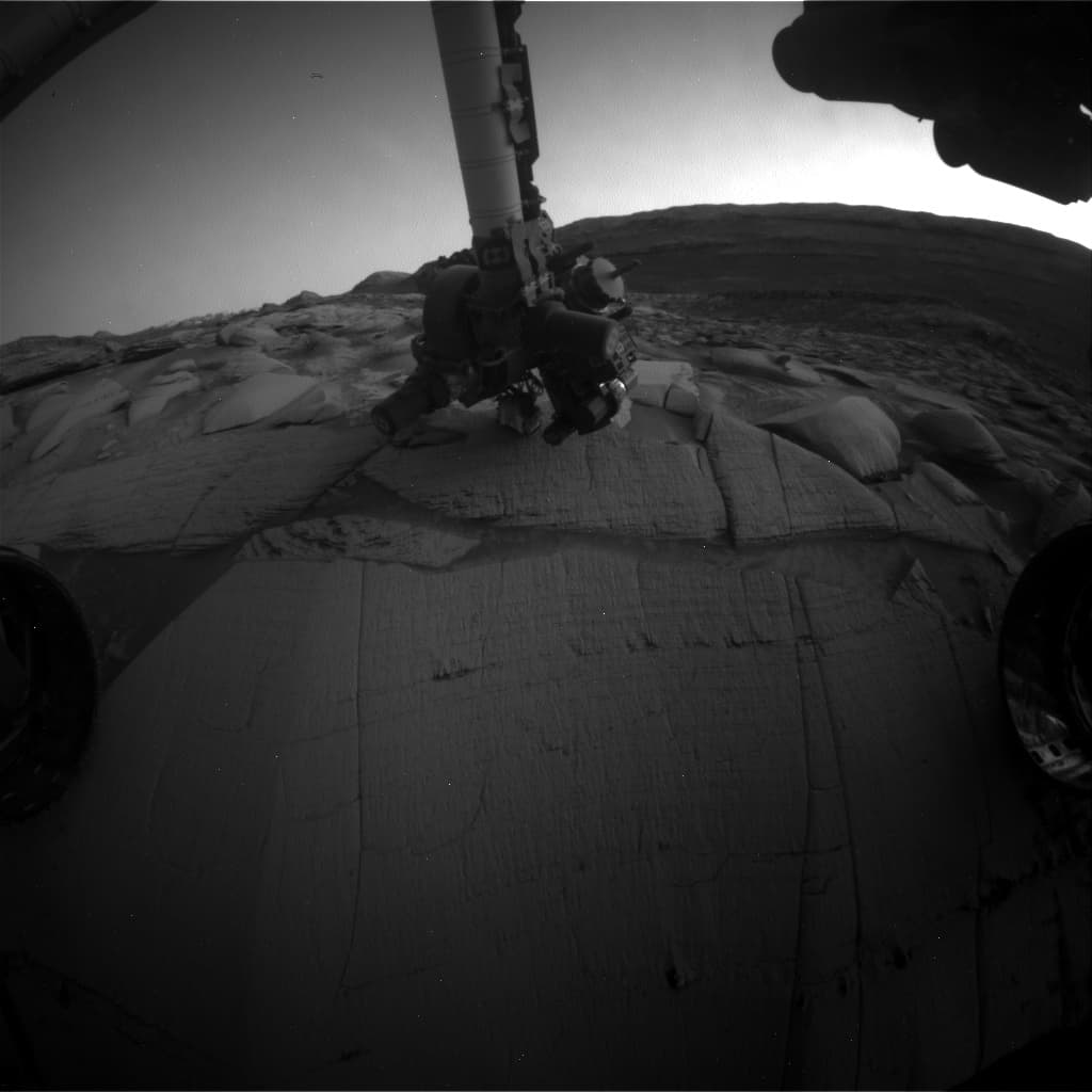 Mars image captured by FHAZ_RIGHT_B on Curiosity