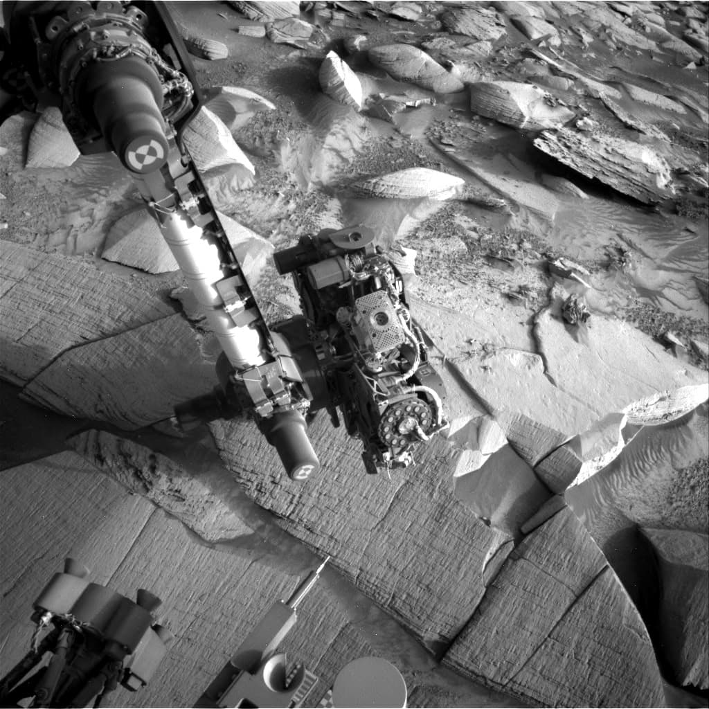 Mars image captured by NAV_RIGHT_B on Curiosity