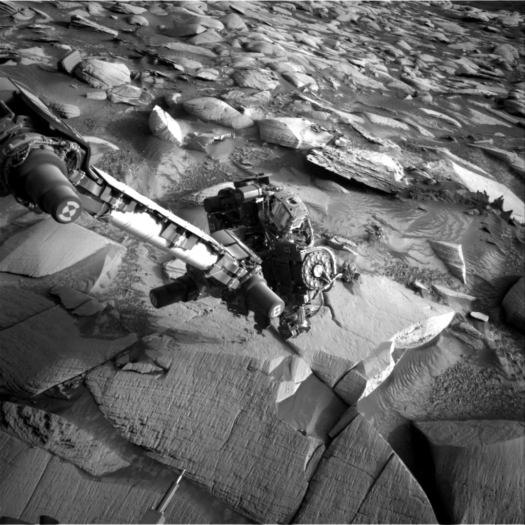 Mars image captured by NAV_RIGHT_B on Curiosity