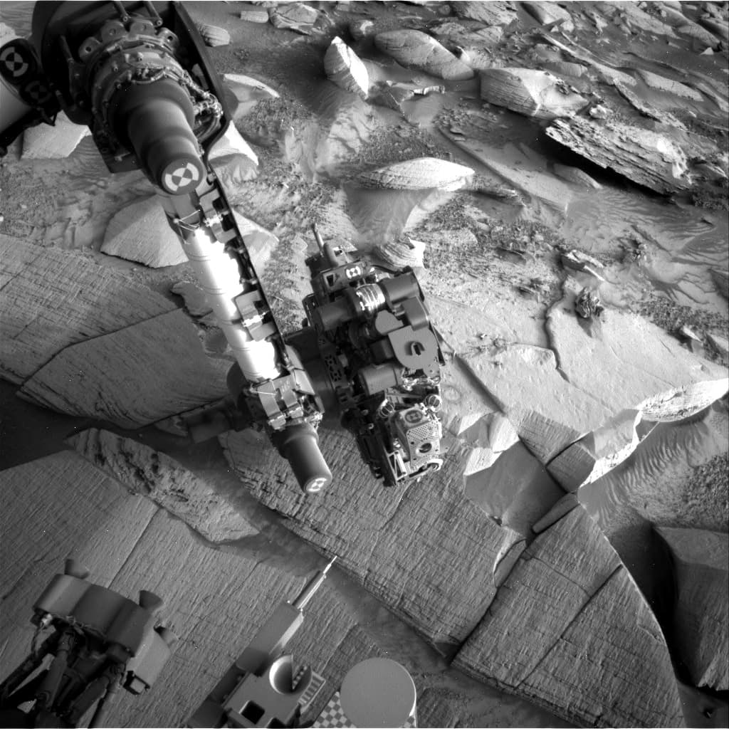 Mars image captured by NAV_RIGHT_B on Curiosity