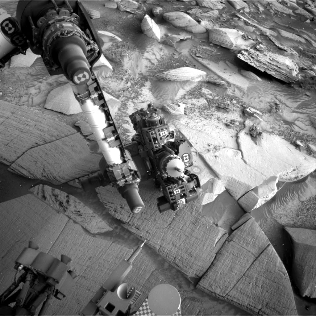 Mars image captured by NAV_RIGHT_B on Curiosity