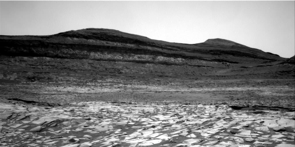 Mars image captured by NAV_RIGHT_B on Curiosity