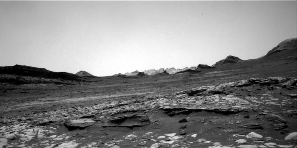 Mars image captured by NAV_RIGHT_B on Curiosity