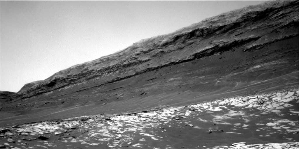Mars image captured by NAV_RIGHT_B on Curiosity