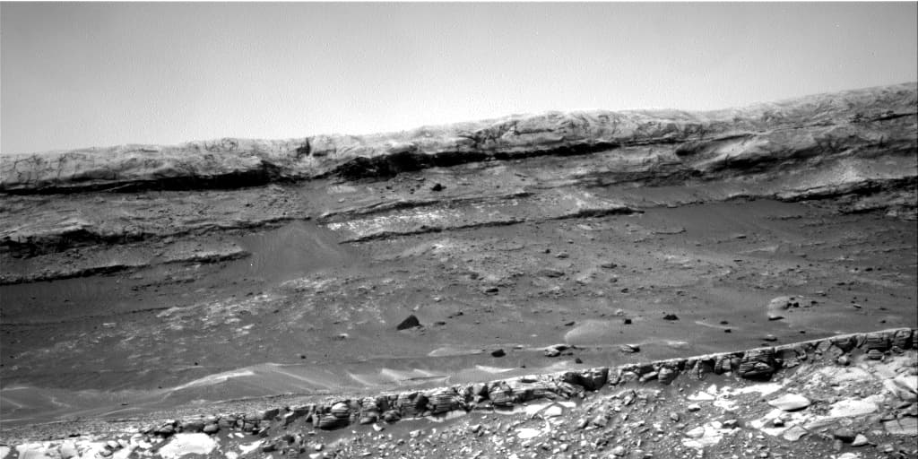 Mars image captured by NAV_RIGHT_B on Curiosity