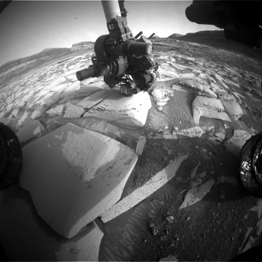 Mars image captured by FHAZ_RIGHT_B on Curiosity