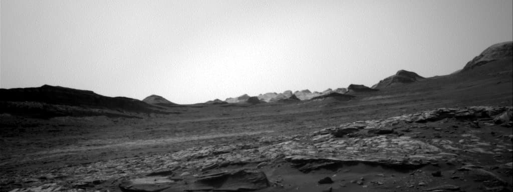 Mars image captured by NAV_RIGHT_B on Curiosity