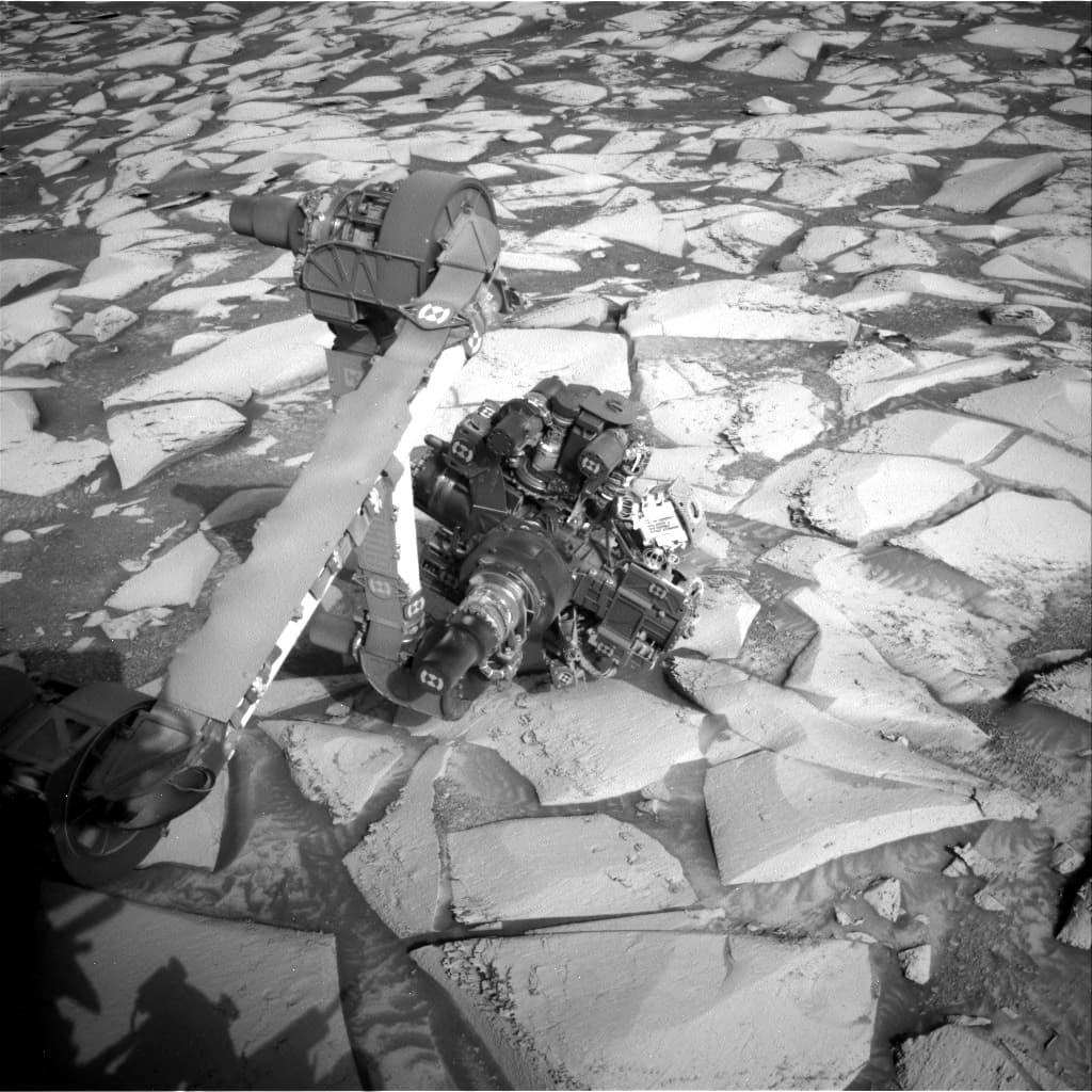 Mars image captured by NAV_RIGHT_B on Curiosity