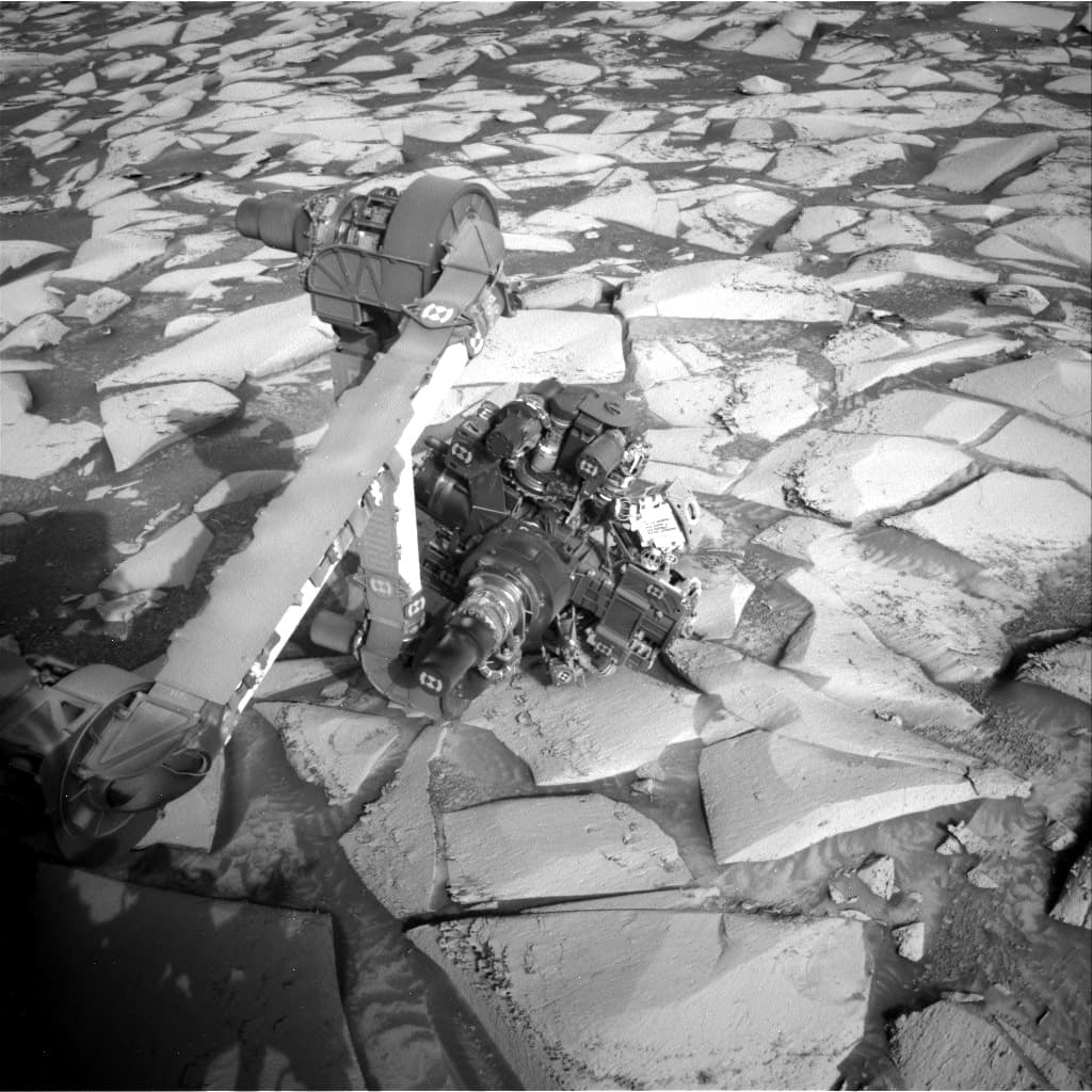Mars image captured by NAV_RIGHT_B on Curiosity