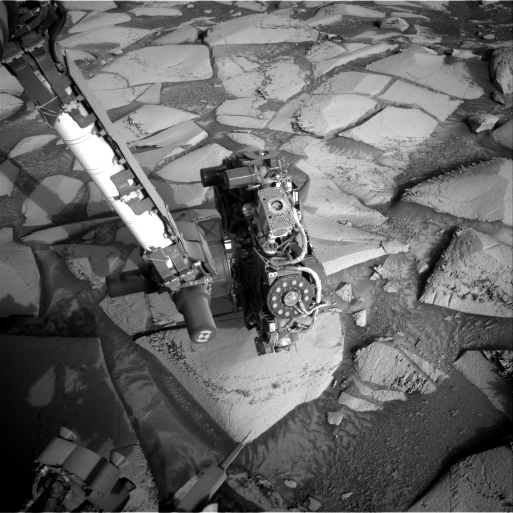 Mars image captured by NAV_RIGHT_B on Curiosity