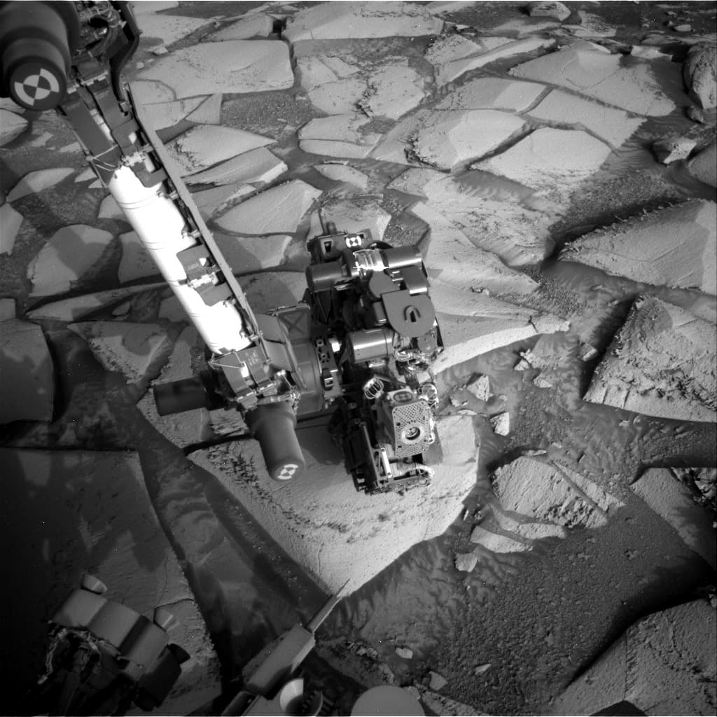 Mars image captured by NAV_RIGHT_B on Curiosity