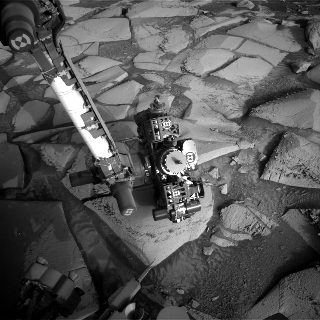 Mars image captured by NAV_RIGHT_B on Curiosity